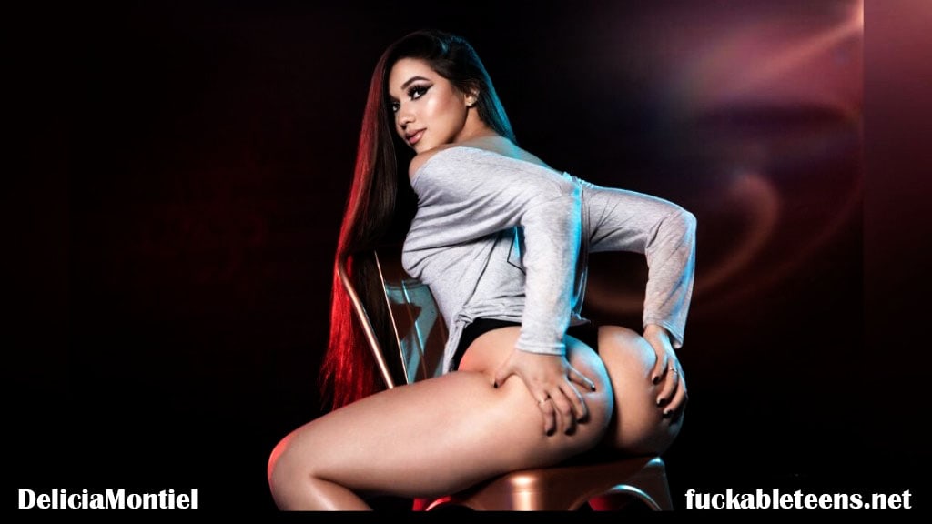 Athletic Amateur Babe Hot Dildo Show